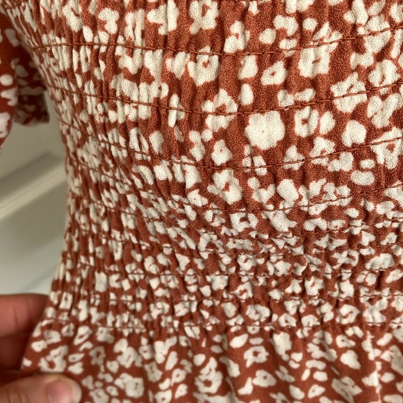 Urban romantics floral orange/cream colors blouse Size M but feels like S size - Picture 4 of 10